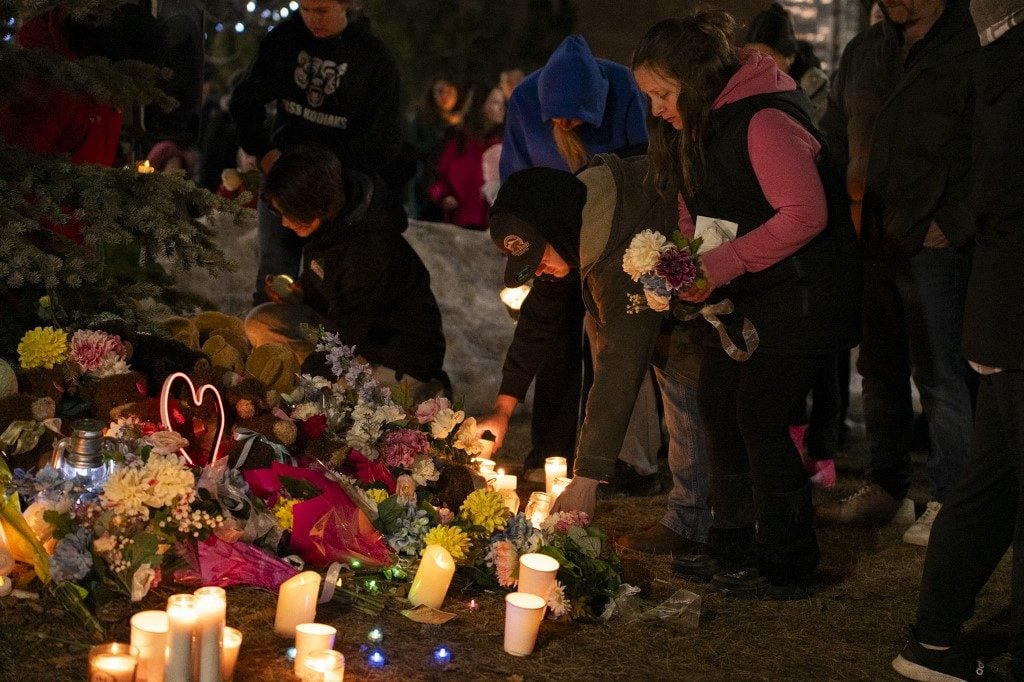 Canadá: Tumbler Ridge homenageia vítimas de tiroteio em escola; polícia identifica atiradora