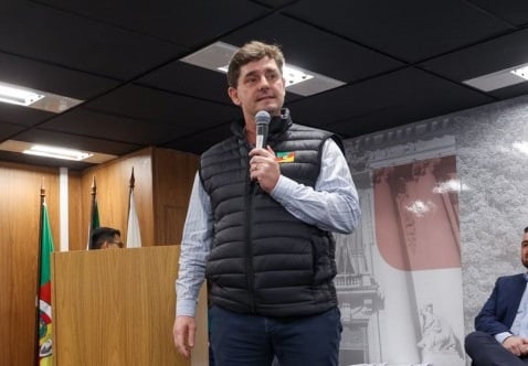 PF prende ex-secretário de Eduardo Leite em operação sobre desvios de recursos para enchentes no RS