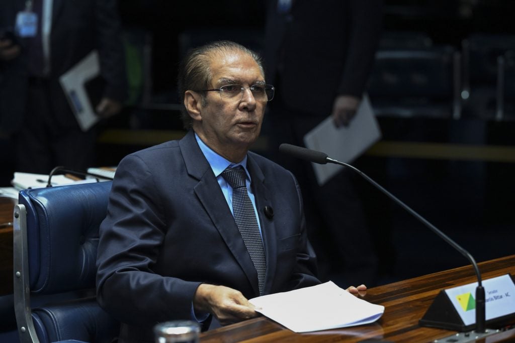 Senador Jader Barbalho é internado em Belém após mal-estar