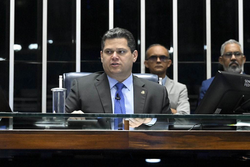 Presidente do Senado anuncia prioridade para projetos sobre maus-tratos a animais