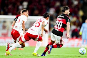 Flamengo e Internacional empatam em partida equilibrada no Maracanã