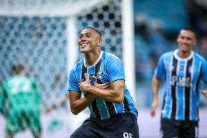 Grêmio supera Botafogo em jogo de 8 gols no Brasileirão