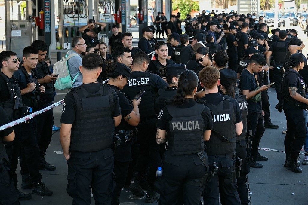 Policiais da Argentina são punidos após protesto por aumento de salário