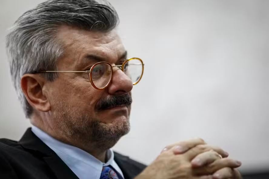 STJ afasta ministro acusado de importunação sexual