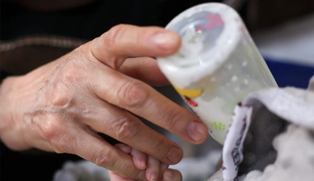 França registra a 3ª morte entre bebês após consumo de leite suspeito de contaminação