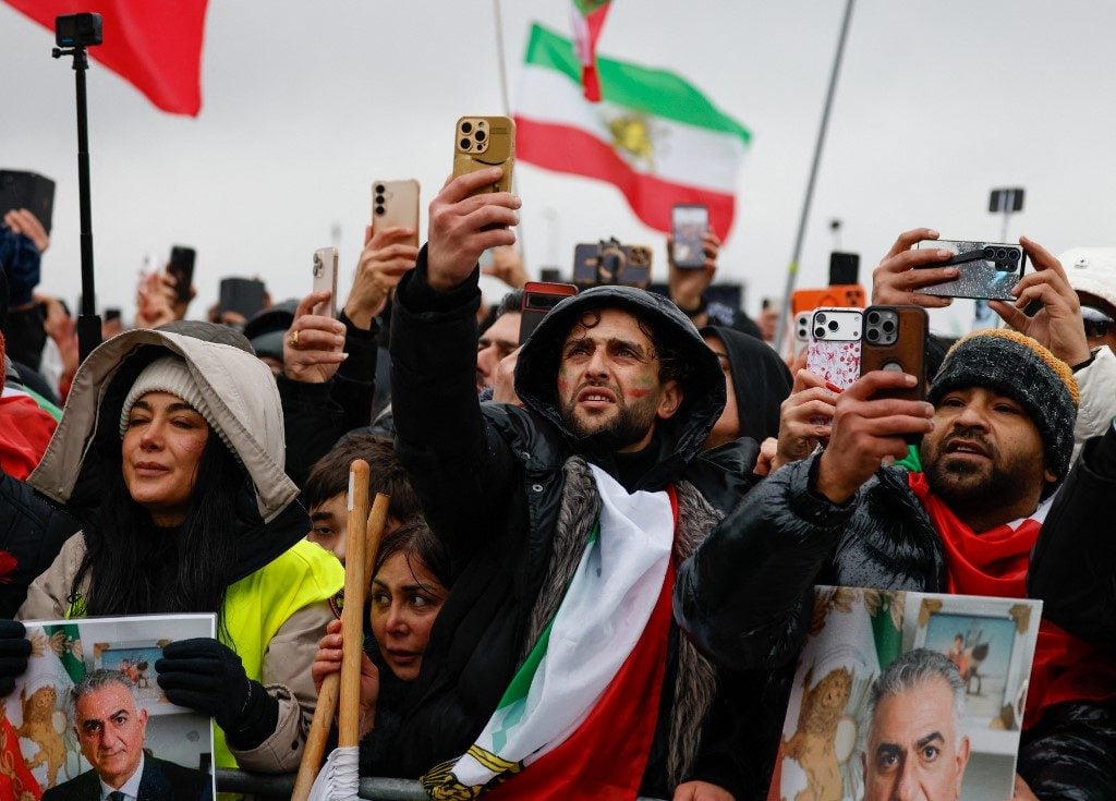 Cerca de 250 mil pessoas protestam em Munique contra o regime iraniano