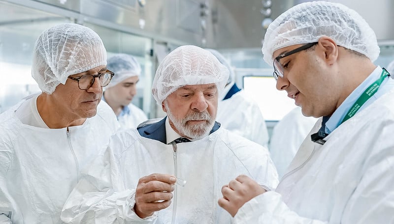 Lula anuncia R$ 1,4 bilhão para ampliar produção de vacinas no Instituto Butantan