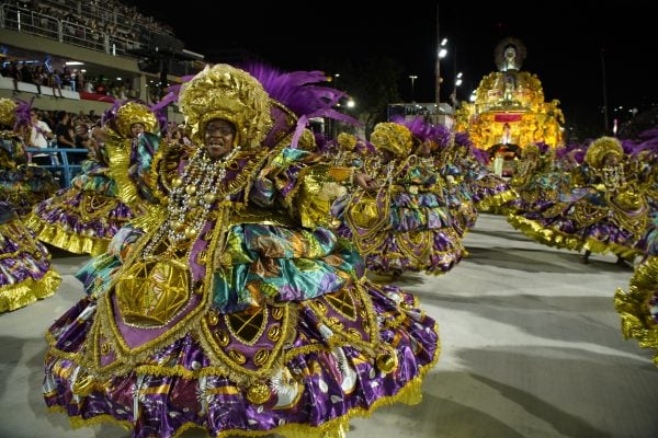 Carnaval não é só espaço de festa, mas de reflexão cultural e política