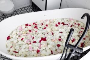 4 rituais e simpatias para atrair amor e sorte no Carnaval