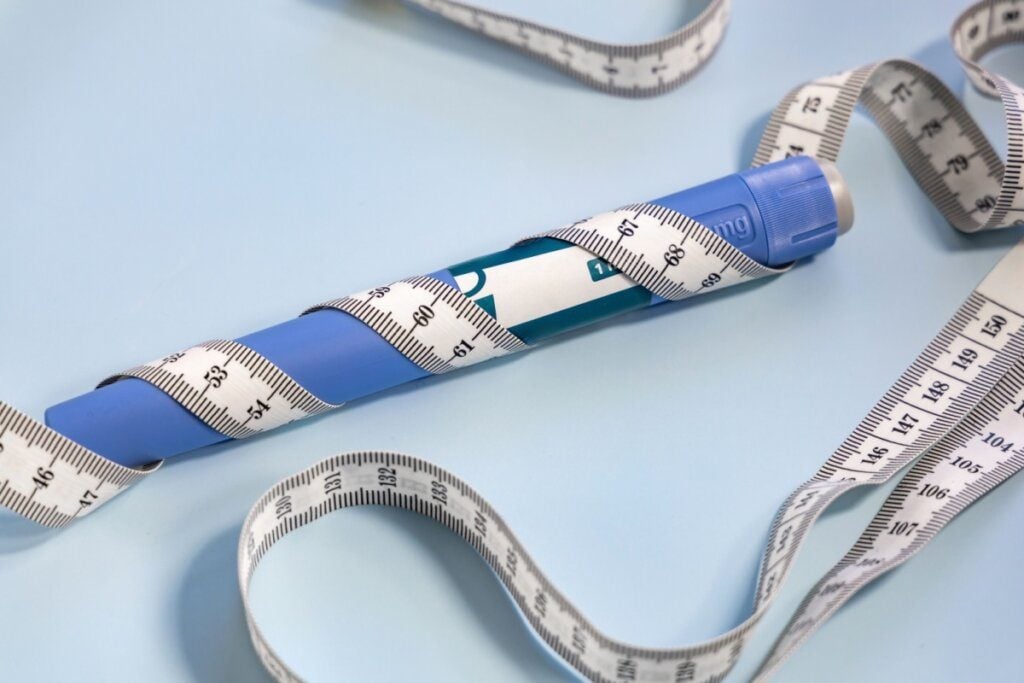 Entenda como o emagrecimento acelerado pode provocar flacidez e perda de volume facial