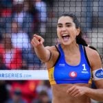 Jogadora de vôlei Carol Solberg é punida por comemorar a prisão de Bolsonaro