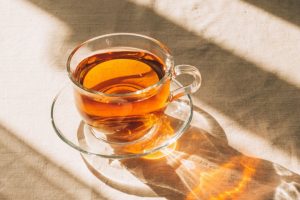 Chá de espinheira-santa: para que serve e 3 receitas para o dia a dia