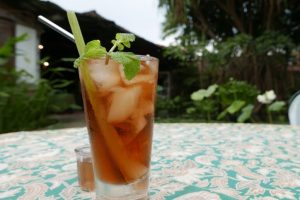 Chás com limão: 10 receitas para combater o inchaço e melhorar a digestão