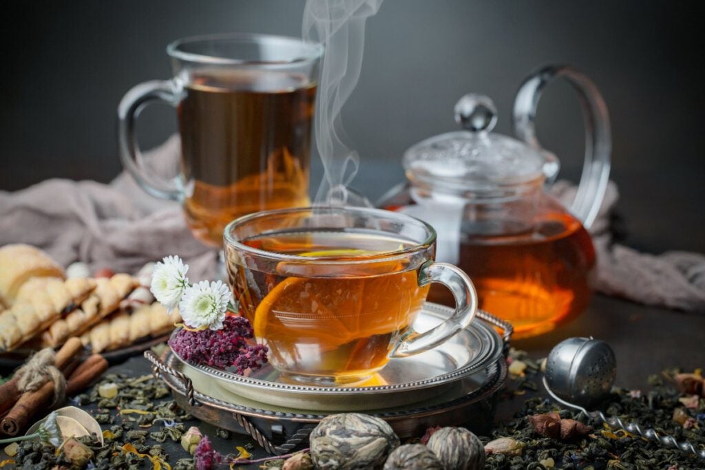 Como consumir chás de ervas e plantas com segurança: 15 orientações