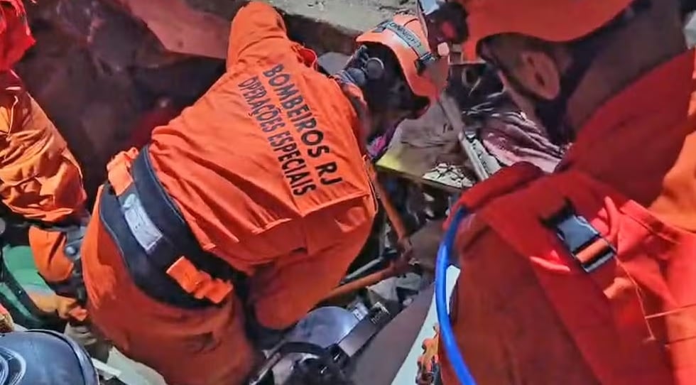 Mulher morre em desabamento na cidade do Rio