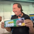 Deputado do PT aciona o TSE para impedir distribuição de adesivos pró-Flávio por ex-ministro