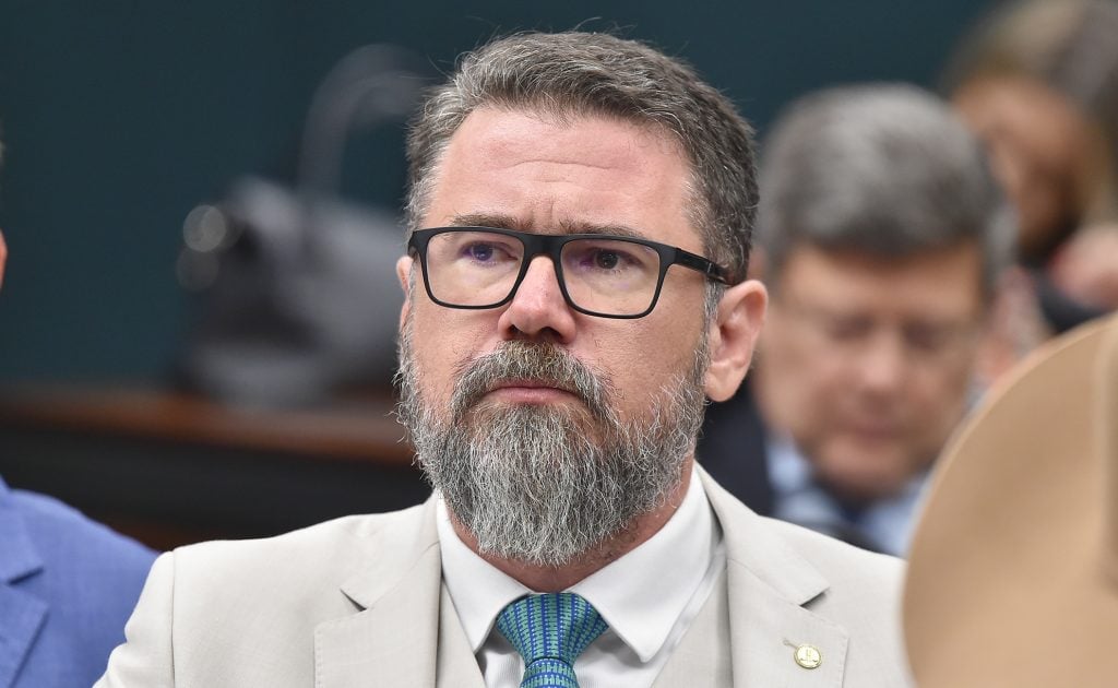 Conselho de Ética cancela reunião que analisaria processo contra deputado bolsonarista que xingou Hugo Motta