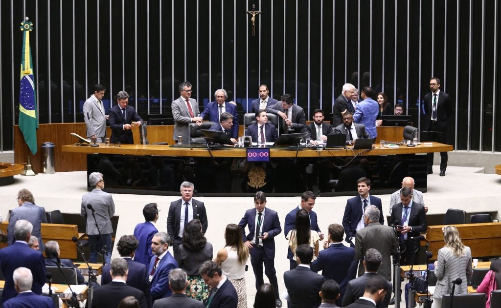 Câmara aprova redução de impostos para indústria química e petroquímica