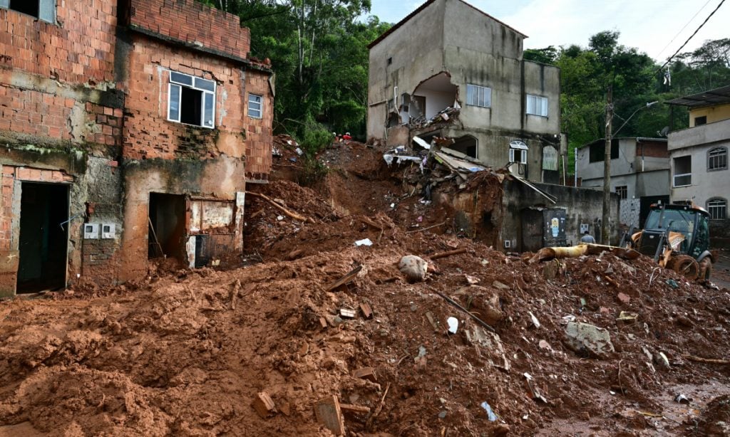 Sobe para 65 o número de mortos após temporais em Minas Gerais