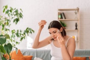 Alopecia feminina: entenda a condição que afeta a cantora Maiara