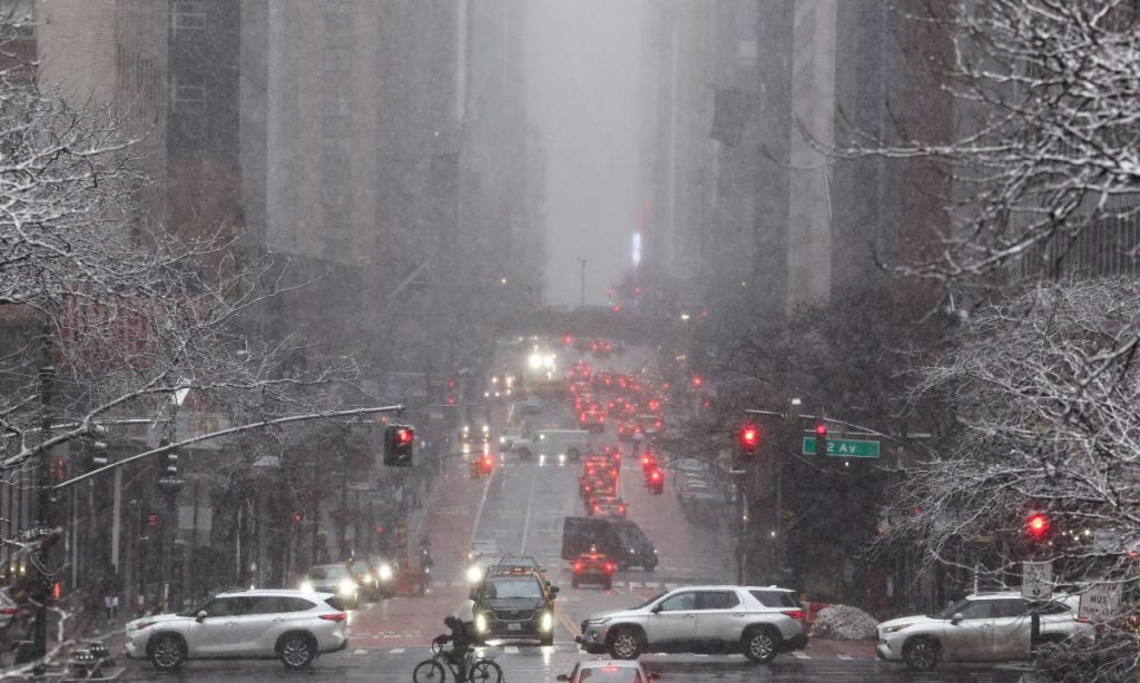 Prefeito de Nova York decreta toque de recolher diante da chegada de tempestade