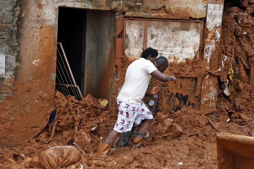 Bombeiros confirmam 36 mortes após chuvas em Minas; mais de 30 seguem desaparecidos