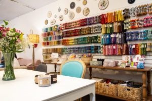 Do #Knittok ao handmade: por que a Gen Z voltou às agulhas