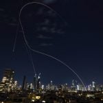 Irã ataca Israel e Trump ameaça bombardear pontes e usinas elétricas