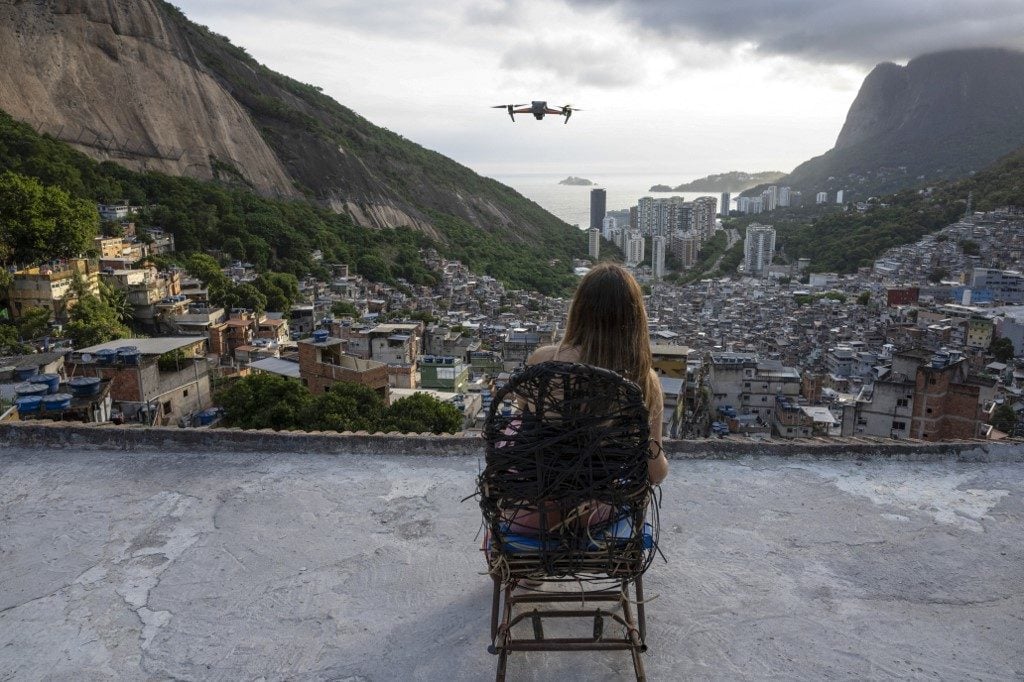Vídeos com drone reabrem debate sobre turismo nas favelas do Rio