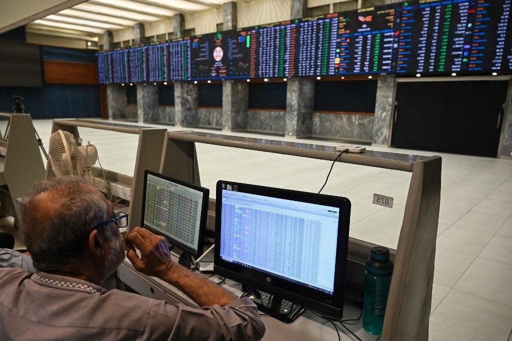 Petróleo opera em queda e bolsas em alta depois de Trump dizer que guerra será de curto prazo