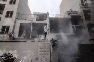 Israel bombardeia Teerã e Beirute; Bagdá é alvo de ataques