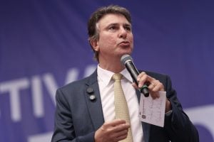 Debate sobre gênero nas escolas não deve classificado como 'tabu', diz Camilo Santana