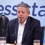 Sem JHC, Lira se lança ao Senado e confirma o filho na disputa pela Câmara