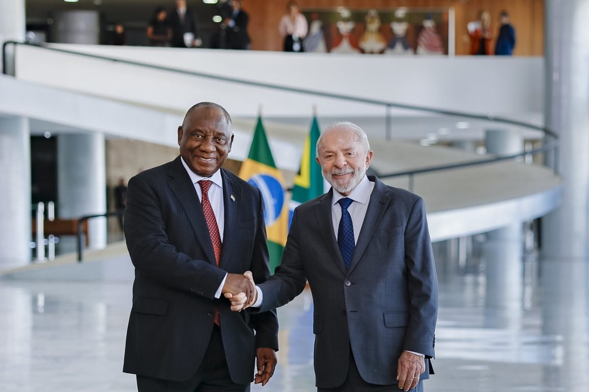 Em meio a conflito no Oriente Médio, Lula sugere parceria com África do Sul na área da defesa
