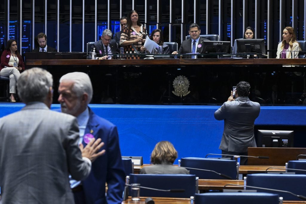 Senado aprova reestruturação de carreiras do serviço público federal