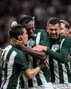 Coritiba surpreende o Corinthians e vence em São Paulo pelo Brasileirão