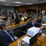 De Jair e Flávio Bolsonaro a Vorcaro: os alvos do relatório governista na CPMI do INSS