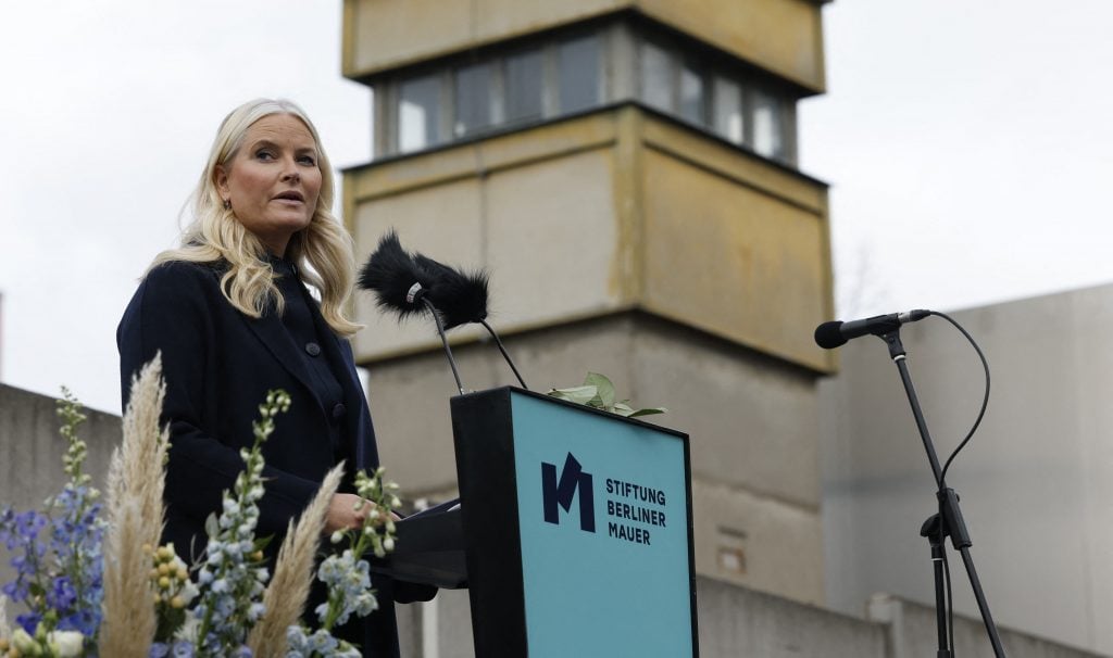 Princesa Mette-Marit da Noruega diz que foi ‘manipulada e enganada’ por Epstein