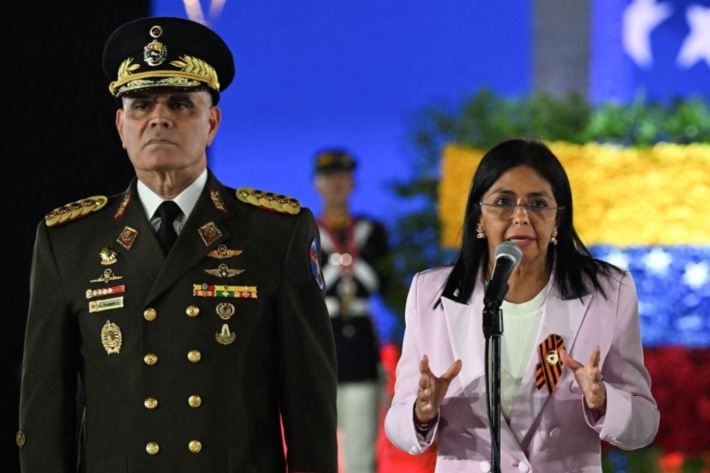 Presidenta da Venezuela destitui ministro da Defesa apontado como ligado a Maduro