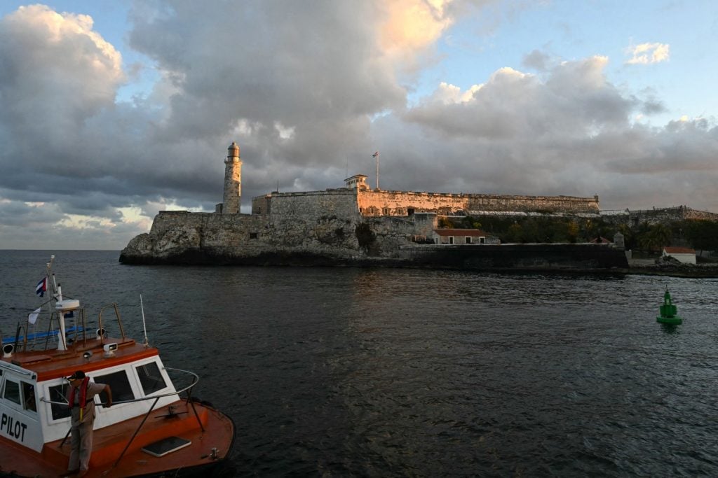 Autoridades mexicanas procuram dois barcos desaparecidos que transportavam ajuda a Cuba
