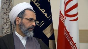 Aiatolá Alireza Arafi é eleito líder supremo interino do Irã após morte de Khamenei