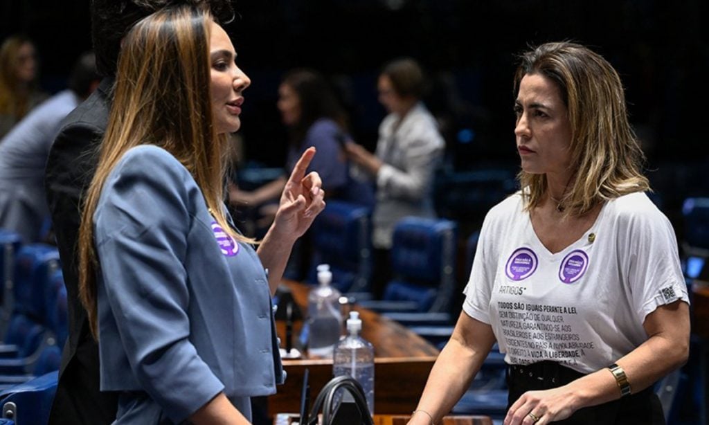 Senado aprova projeto que equipara a misoginia ao crime de racismo