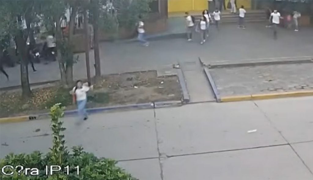 Aluno de 13 anos morre em ataque a tiros em escola na Argentina