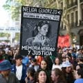 Dezenas de milhares marcham contra o esquecimento 50 anos após golpe na Argentina