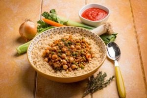 Cardápio saudável: 5 receitas com lentilha e grão-de-bico para o almoço da semana