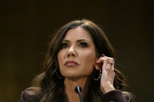 Trump anuncia a saída de Kristi Noem do cargo de secretária de Segurança Interna