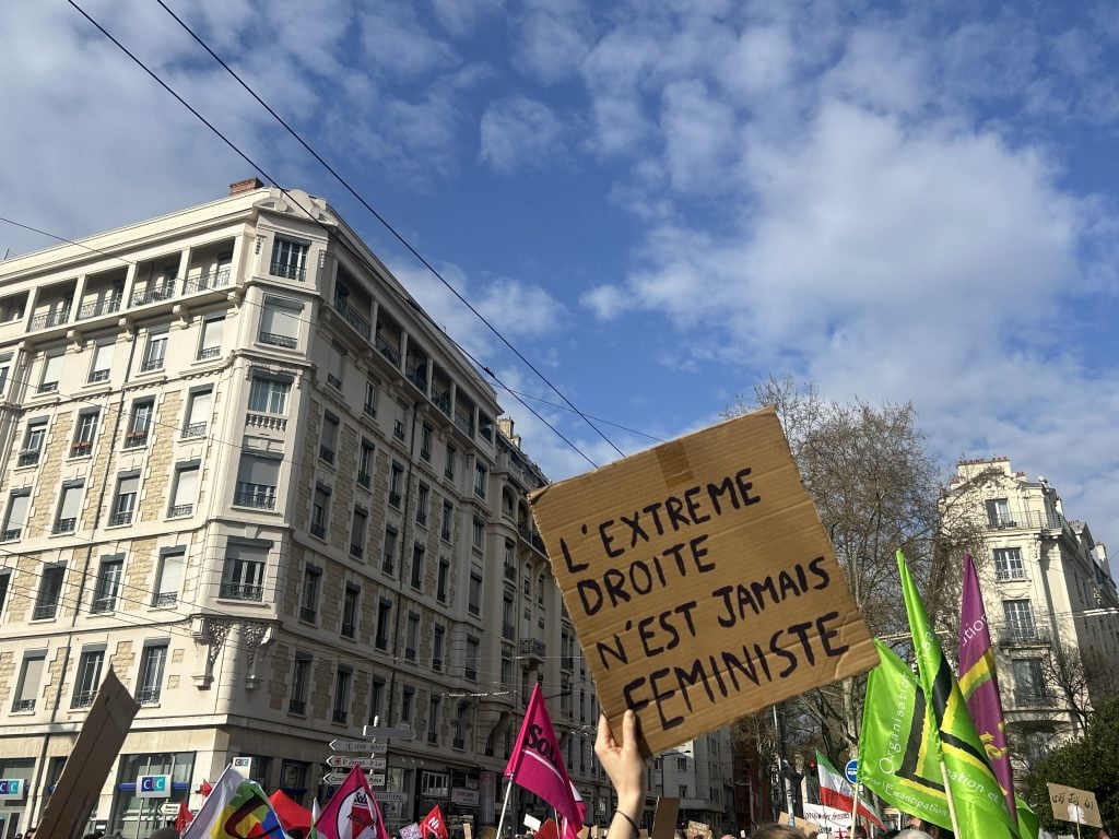 ‘Nosso feminismo é antifascista’: marcha em Lyon vira resposta a mobilização neonazista