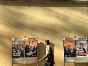 'Burocrático, chato e enfadonho': Enquanto direita avança, juventude francesa reduz participação nas eleições