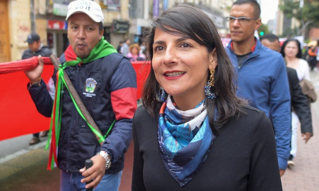 Colômbia quer lançar coalizão pelo fim dos combustíveis fósseis em meio à crise no Oriente Médio