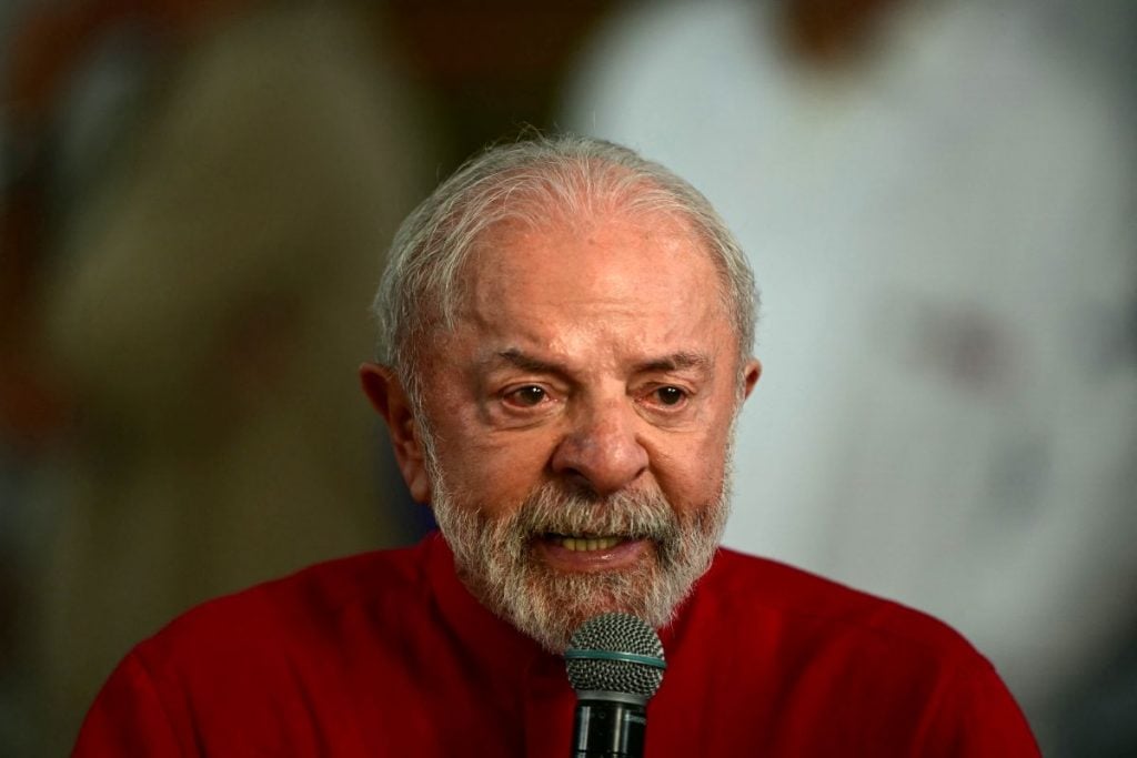 Lula critica alta abusiva no preço dos combustíveis: ‘gente que gosta de tirar proveito’